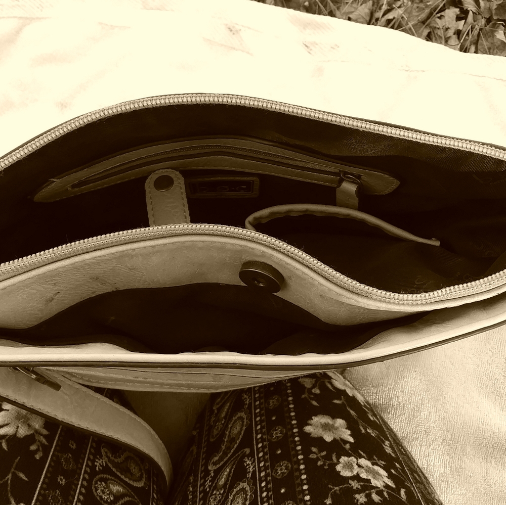 Pocketbook - Picture 2 of 4